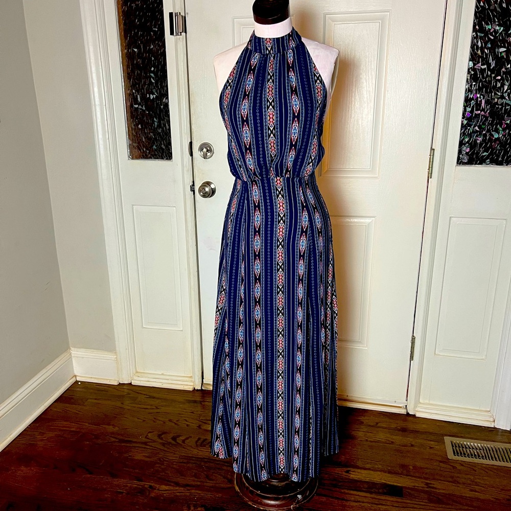 Lulu’s size small gorgeous maxi dress, with two leg slits!